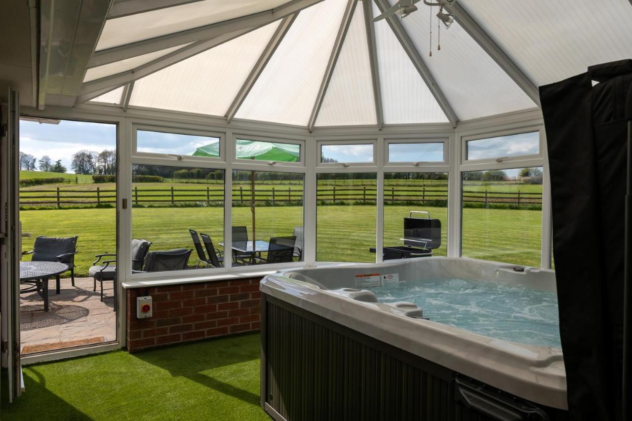 Tixall Manor Farm Stafford Dış mekan fotoğraf